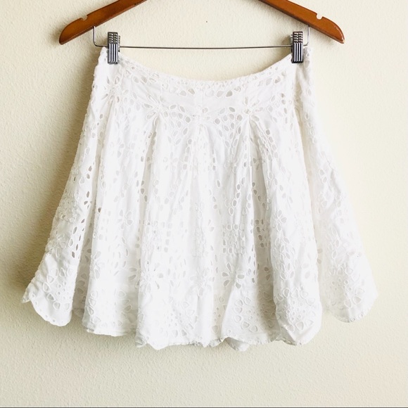 Anthropologie Dresses & Skirts - Anthropologie Elevenses eyelet lace skirt - size 2